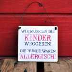 Witziges Schild mit Spruch KINDER WEGGEBEN HUNDE...