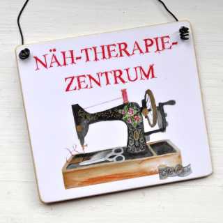 Schild mit Spruch NÄH-THERAPIE-ZENTRUM Small: 11 x 9,5 x 0,4 cm