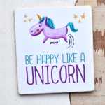 Dekoschild mit Einhorn-Spruch Be happy like a unicorn