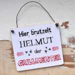 Schild Hier BRUTZELT Helmut (Wunschname) der GRILLMEISTER...