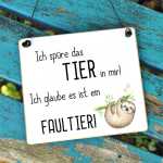 Schild mit Faultier-Spruch Ich sp&uuml;re das TIER in mir...