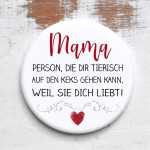 Button mit Spruch für Mütter Weil sie Dich liebt rund 59 mm Spiegel
