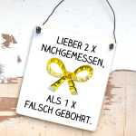 Schild Lieber 2x nachgemessen als 1x falsch gebohrt