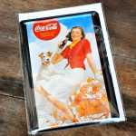 Blechpostkarte Coca Cola Dame mit Hund