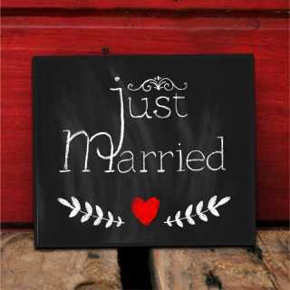 Hochzeitsschild Just Married im Tafel-Design zur Dekoration an Hochzeiten