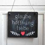 Schild aus Holz GLAUBE HOFFNUNG LIEBE im Tafeldesign