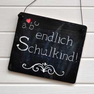Dekoschild im Tafeldesign Endlich Schulkind für kleine Schulanfänger