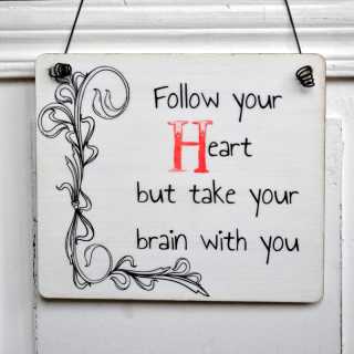 Schild aus Holz FOLLOW YOUR HEART im Shabby Chic